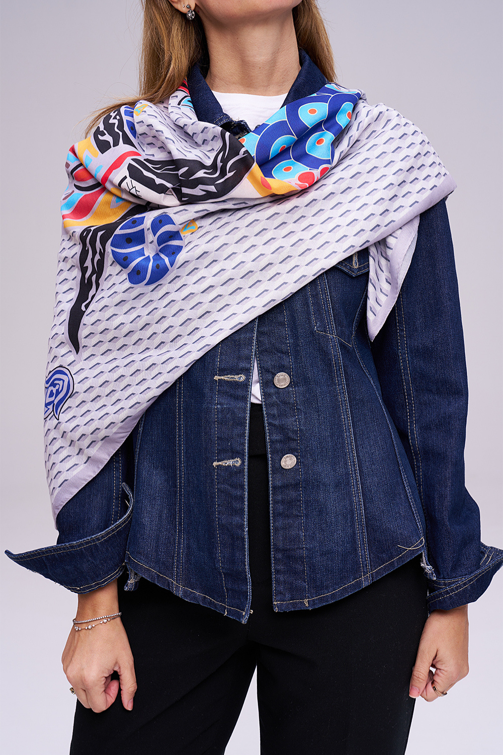 Gri Şahmeran Monogram Fular