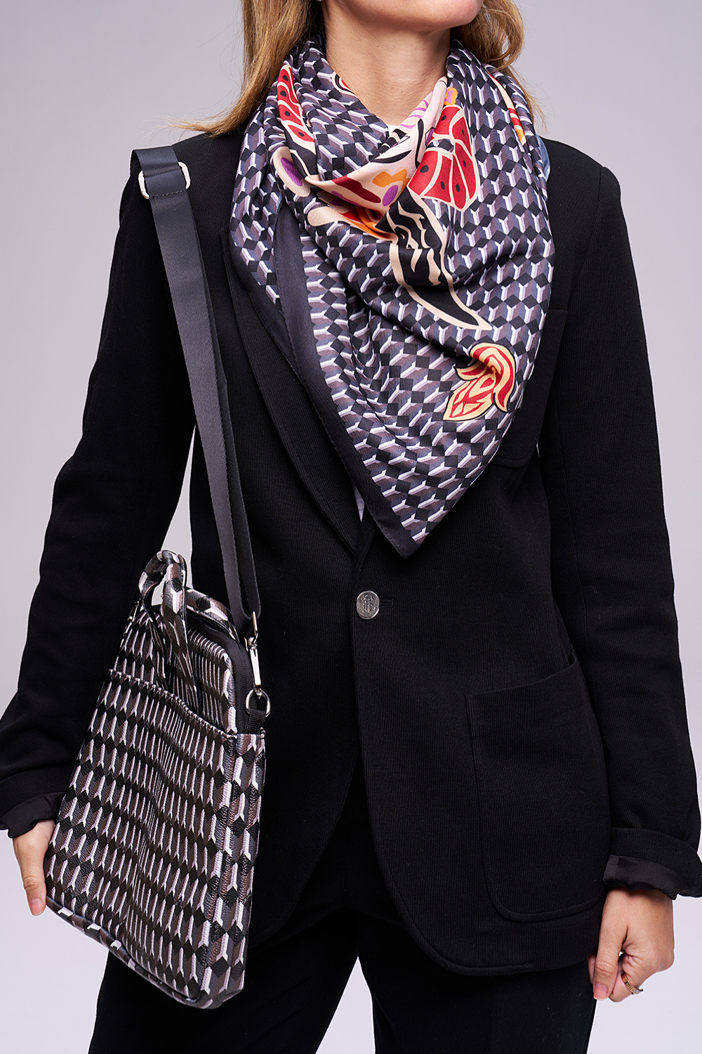 Siyah Şahmeran Monogram Fular