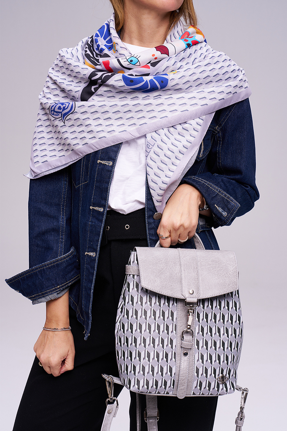 Gri Şahmeran Monogram Fular