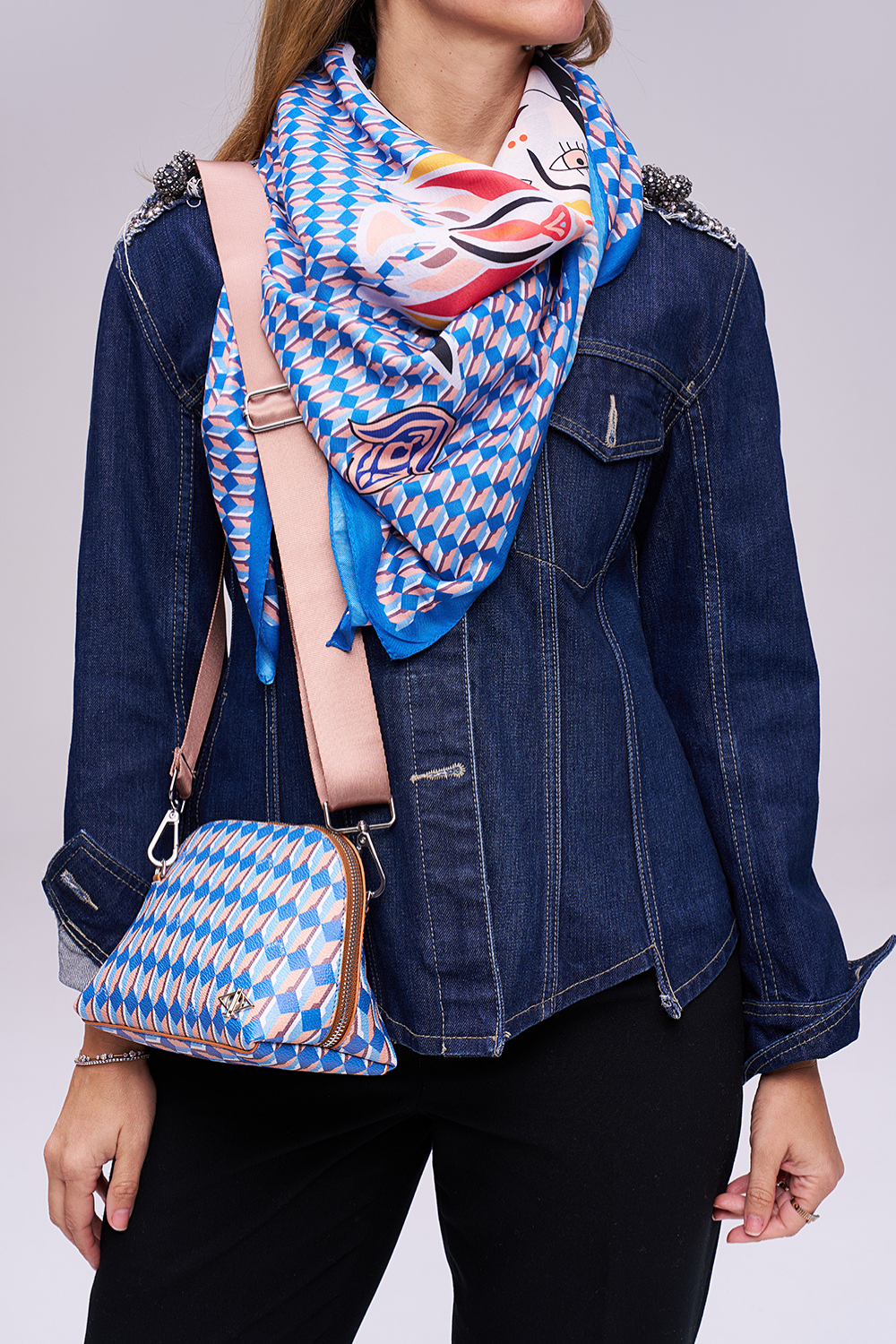 Mavi Şahmeran Monogram Fular